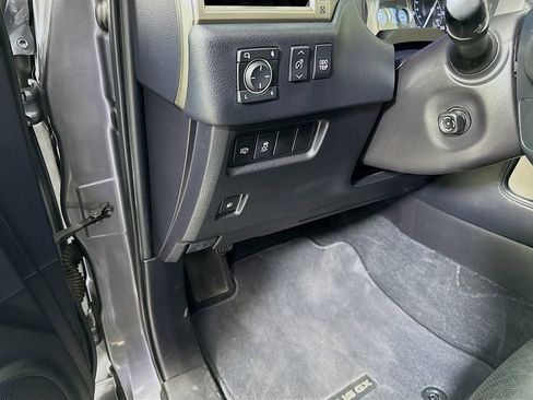 Used 2017 Lexus GX 460 Premium w/ Premium Package image 10