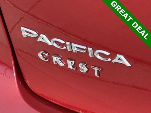 Used 2025 Chrysler Pacifica Select image 8