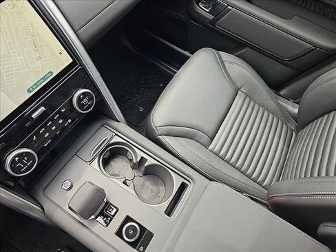 Used 2025 Land Rover Discovery S AWD/4WD image 27