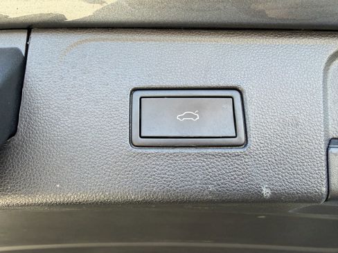 Used 2024 Volkswagen Atlas SEL Premium R-Line image 41