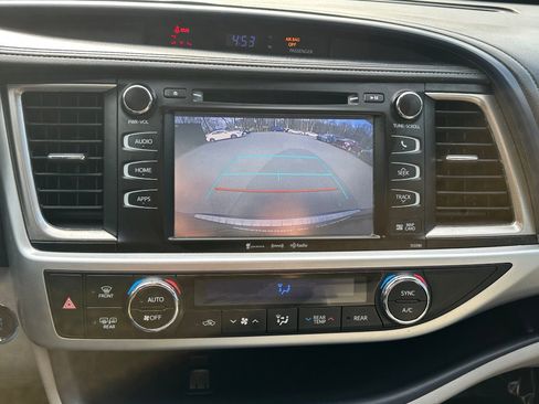 Used 2019 Toyota Highlander XLE image 35