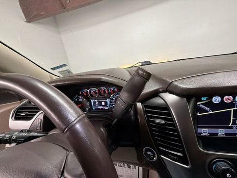 Used 2020 Chevrolet Suburban LT RWD image 16