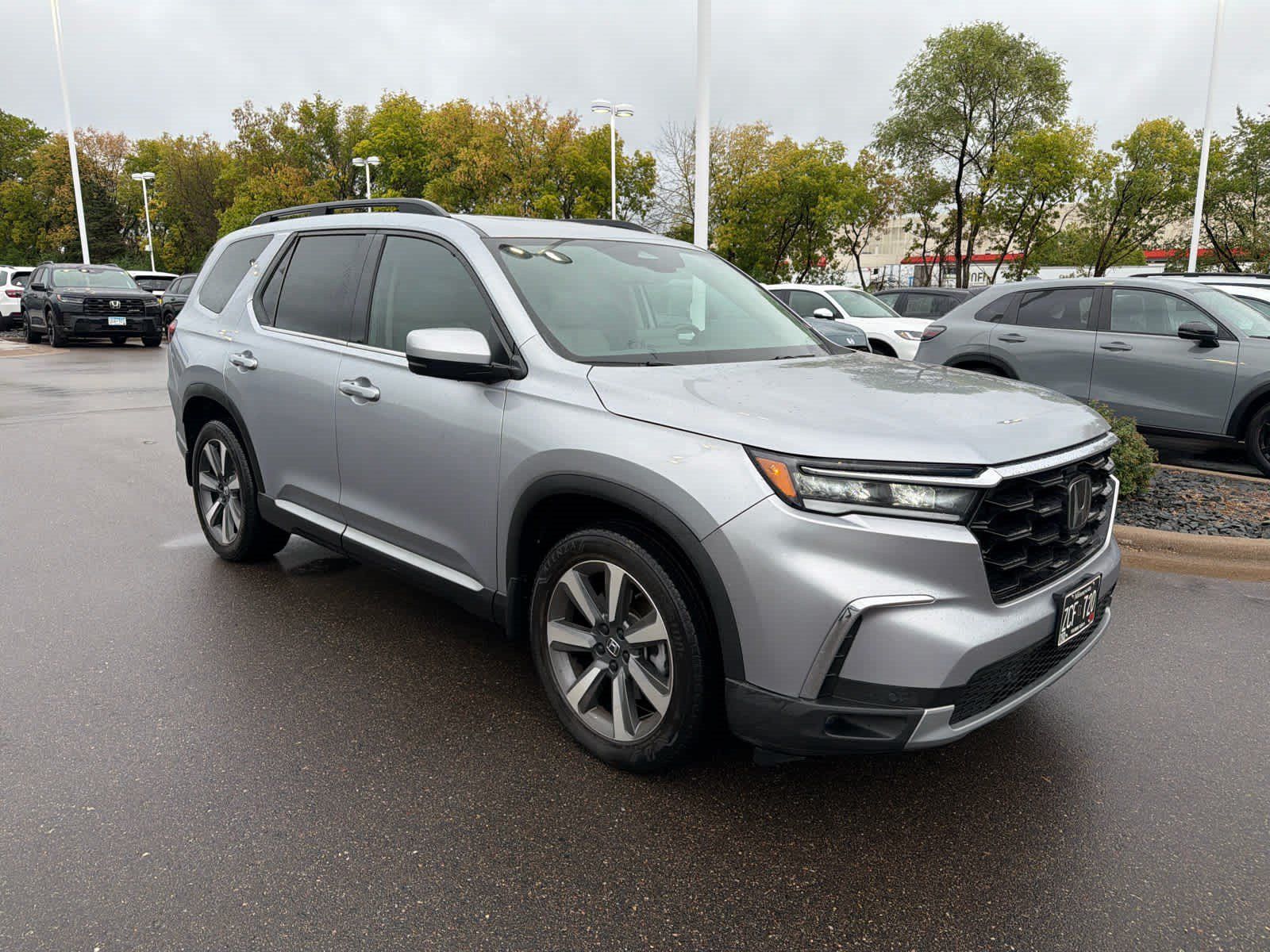Used 2024 Honda Pilot Touring image 3