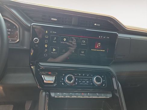 Used 2025 GMC Sierra 1500 AT4 w/ Technology Package AWD/4WD image 13
