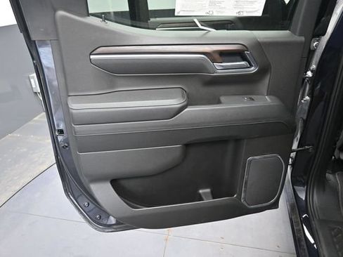 Used 2025 GMC Sierra 1500 SLT AWD/4WD image 11