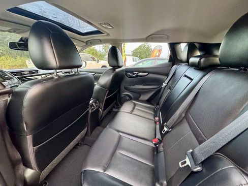 Used 2022 Nissan Rogue Sport SL w/ Premium Package image 10