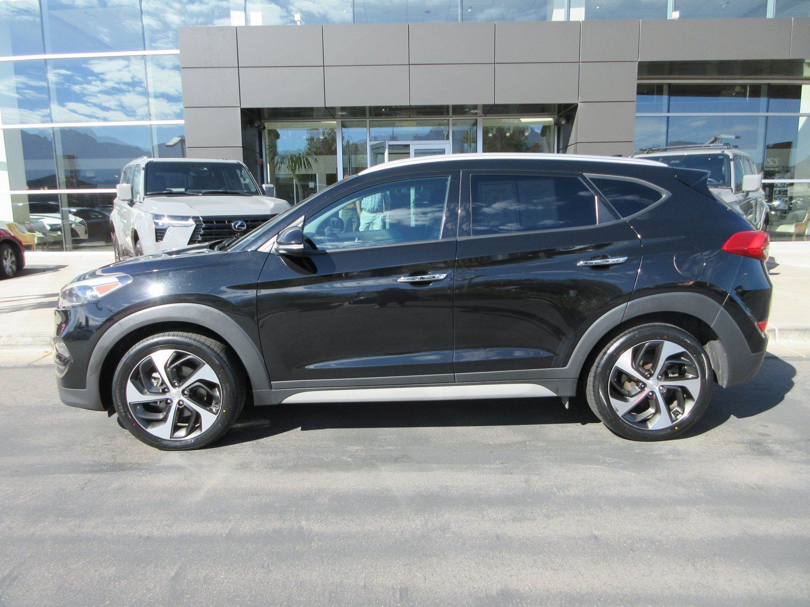 Used 2017 Hyundai Tucson Limited AWD/4WD image 3