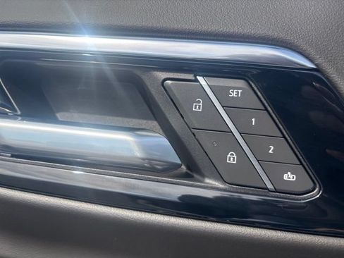 Used 2026 Chevrolet Suburban High Country AWD/4WD image 36