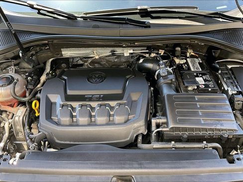 Certified 2023 Volkswagen Tiguan SE R-Line FWD image 9
