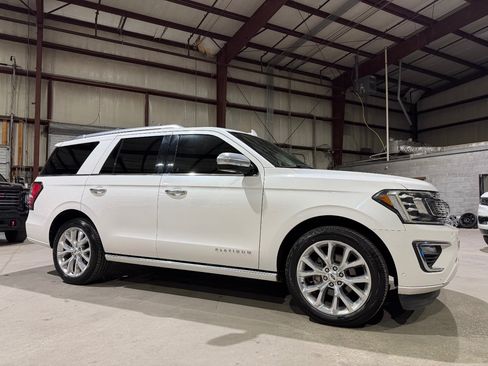 Used 2018 Ford Expedition Platinum RWD image 3