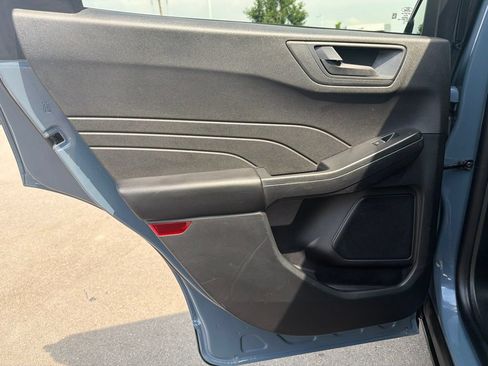 Used 2025 Ford Escape Active AWD/4WD image 17