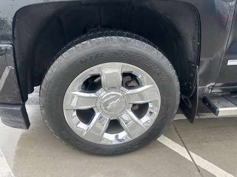 Used 2017 Chevrolet Silverado 1500 LTZ Z71 w/ LTZ Plus Package image 6