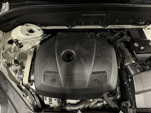 Used 2019 Volvo XC90 T6 Momentum image 12