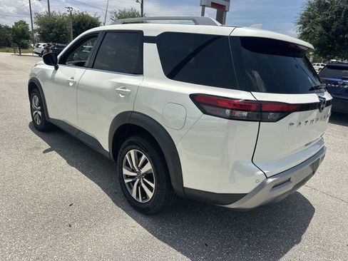 Used 2023 Nissan Pathfinder SL AWD/4WD image 9