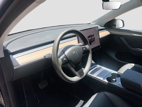 Used 2023 Tesla Model Y Long Range AWD/4WD image 9