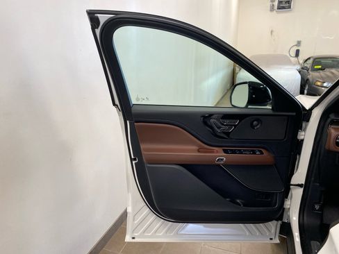 New 2026 Lincoln Aviator Reserve w/ Jet Appearance Package image 16