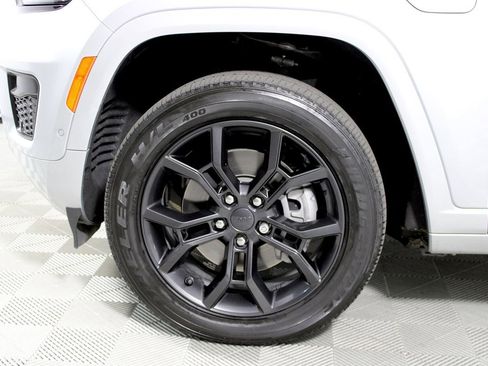 Used 2023 Jeep Grand Cherokee 30th Anniversary image 43