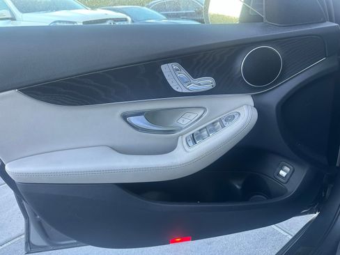 Used 2017 Mercedes-Benz C 300 Sedan image 4