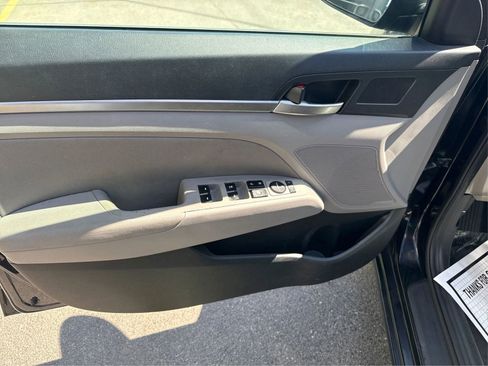 Used 2020 Hyundai Elantra SEL image 19