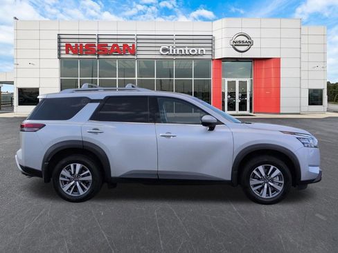 Certified 2025 Nissan Pathfinder SL AWD/4WD image 2