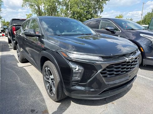 Used 2024 Chevrolet Trax RS w/ Driver Confidence Package FWD image 4
