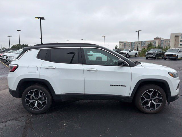 Used 2025 Jeep Compass Limited AWD/4WD image 3