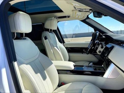 Used 2025 Land Rover Range Rover Long Wheelbase SE image 7