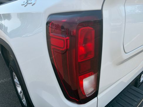 Used 2024 GMC Sierra 1500 SLE AWD/4WD image 17