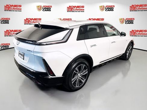 Used 2024 Cadillac Lyriq Luxury AWD/4WD image 17