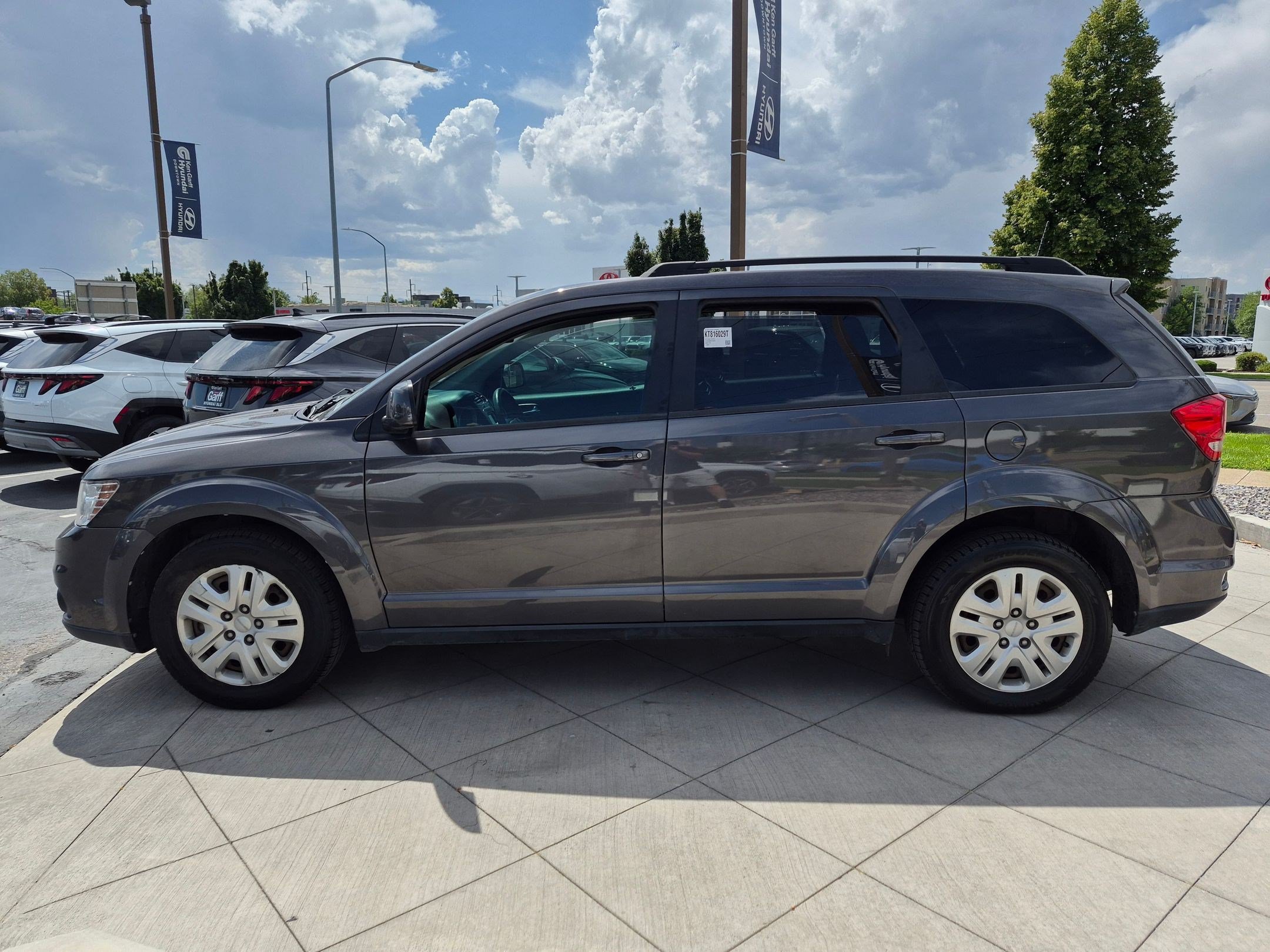 Used 2019 Dodge Journey SE w/ Connectivity Group FWD image 8