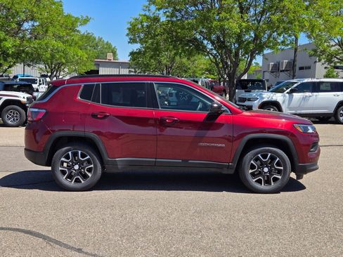 Used 2022 Jeep Compass Latitude AWD/4WD image 2
