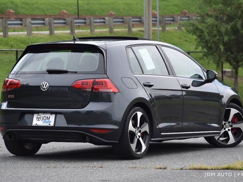 Used 2017 Volkswagen GTI SE FWD image 5