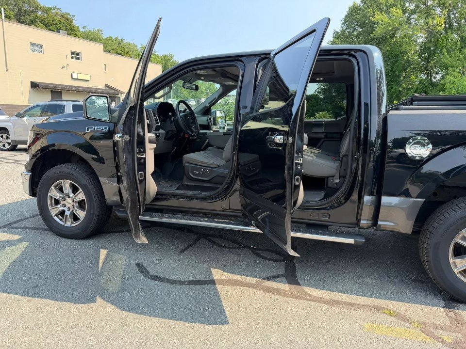 Used 2016 Ford F150 XLT w/ Equipment Group 302A Luxury AWD/4WD image 6