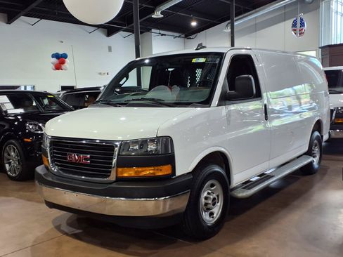 Used 2025 GMC Savana 2500 w/ Driver Convenience Package RWD image 3