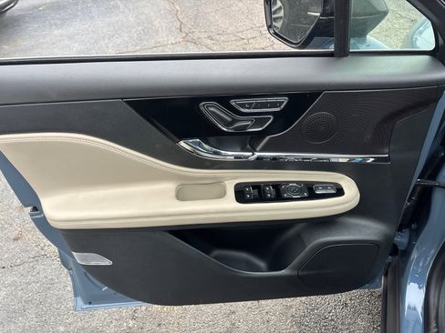 New 2026 Lincoln Corsair Premiere image 11