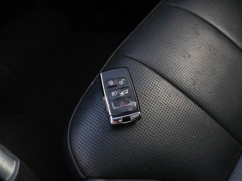 Used 2019 Land Rover Discovery HSE image 48