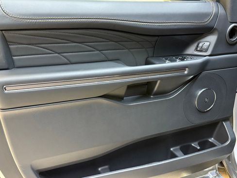 Used 2023 Ford Expedition Max Platinum image 13