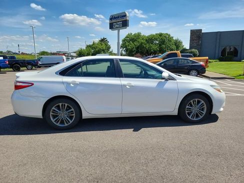 Used 2017 Toyota Camry SE FWD image 6