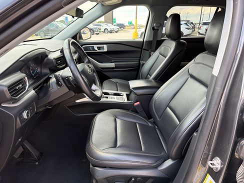 Used 2020 Ford Explorer XLT w/ Equipment Group 202A RWD image 5