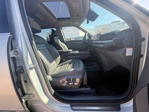 Used 2024 Kia EV9 Land AWD/4WD image 11