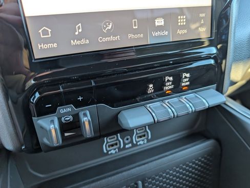 New 2026 RAM 1500 4x4 Crew Cab image 29