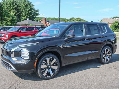 New 2025 Mitsubishi Outlander AWD image 4