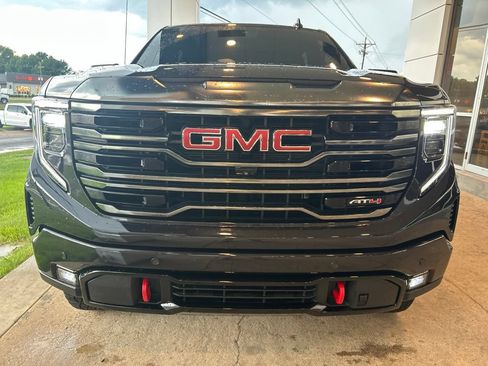 Used 2023 GMC Sierra 1500 AT4 w/ AT4 Premium Package AWD/4WD image 3