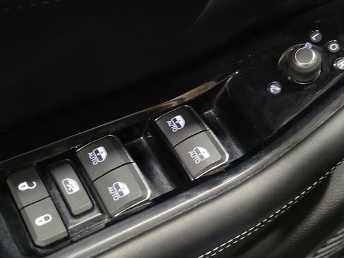 Used 2022 Jeep Grand Cherokee L Overland w/ Advanced Protech Group III image 27