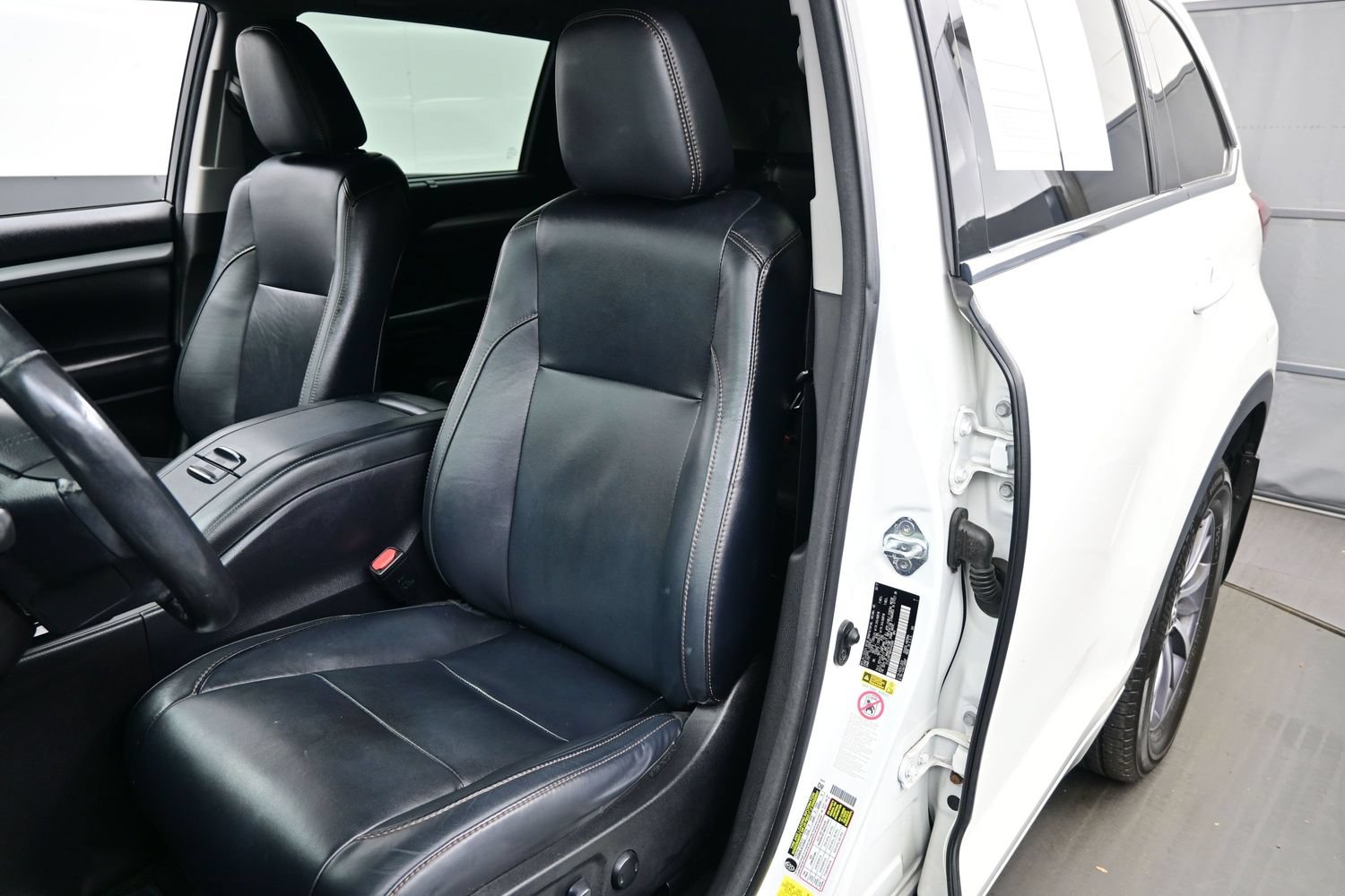 Used 2017 Toyota Highlander XLE AWD/4WD image 11