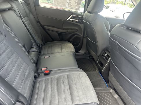 Used 2024 Mitsubishi Outlander SE AWD/4WD image 14