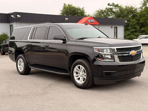 Used 2018 Chevrolet Suburban LT RWD image 3