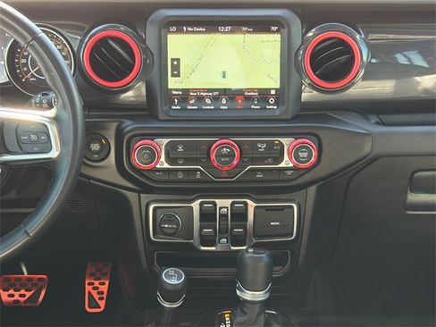 Used 2022 Jeep Wrangler Unlimited Sahara image 12