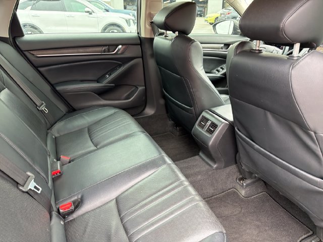 Used 2018 Honda Accord Touring image 28