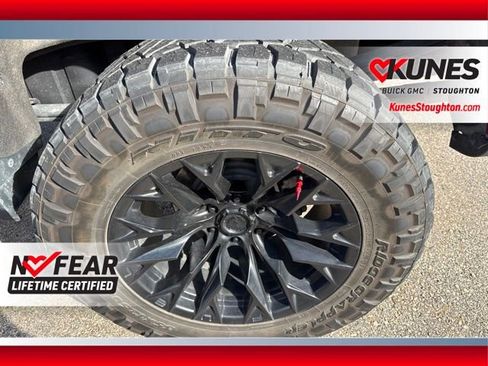 Used 2024 Chevrolet Silverado 1500 LT Trail Boss w/ Convenience Package II AWD/4WD image 16